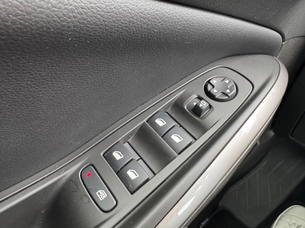 Opel Grandland 1.6 Turbo ACC+AHK+LED+Navi+SHZ+2xKlima