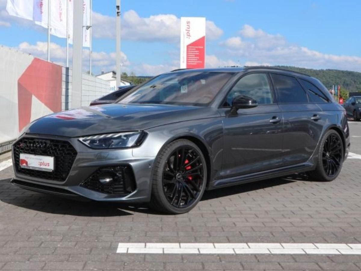 Audi RS4 Avant RS-SPORTABGASANLAGE*PANO*B&O*ACC*360°