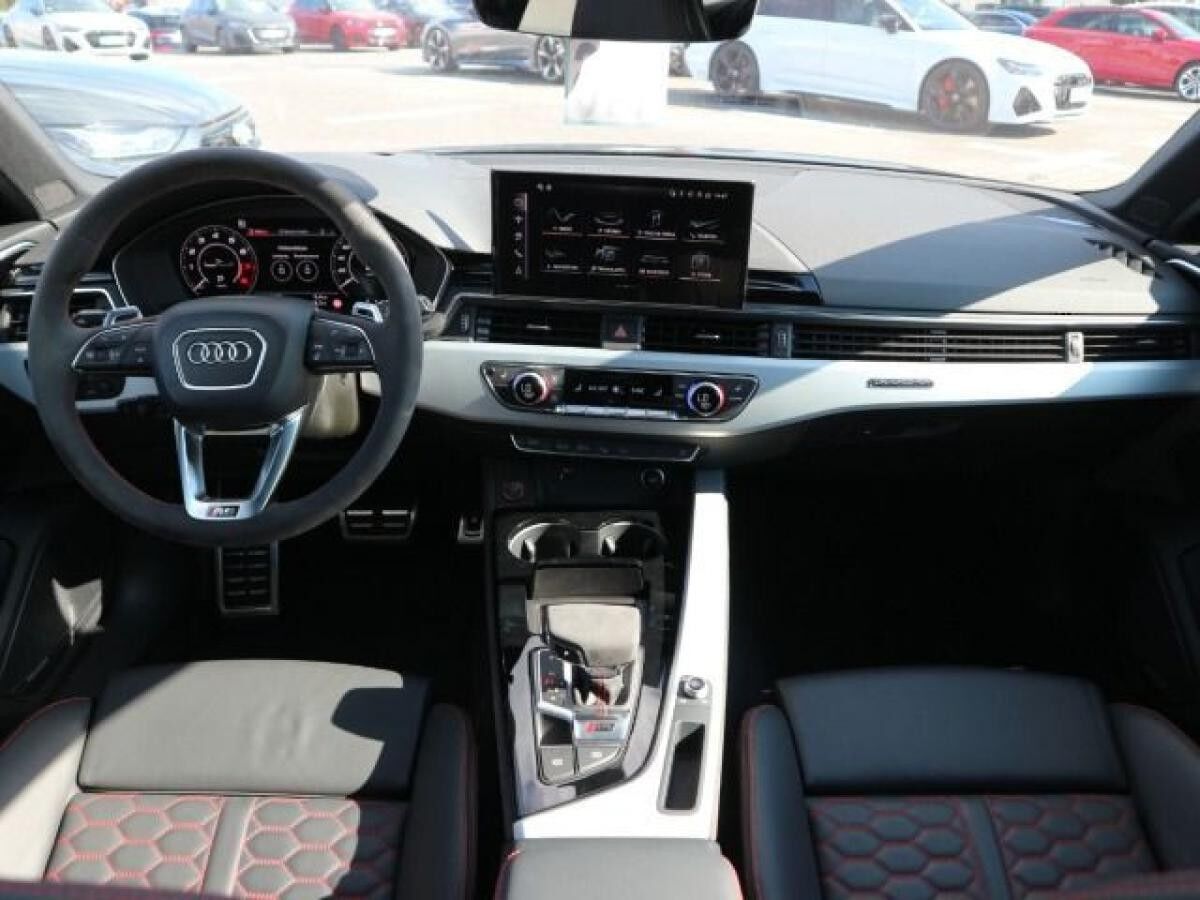 Audi RS4 Avant RS-SPORTABGASANLAGE*PANO*B&O*ACC*360°