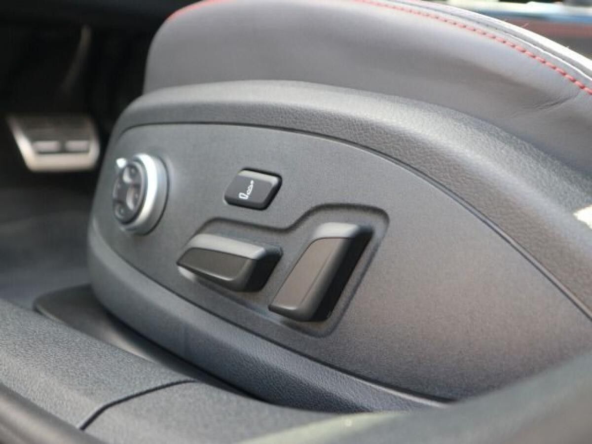 Audi RS4 Avant RS-SPORTABGASANLAGE*PANO*B&O*ACC*360°