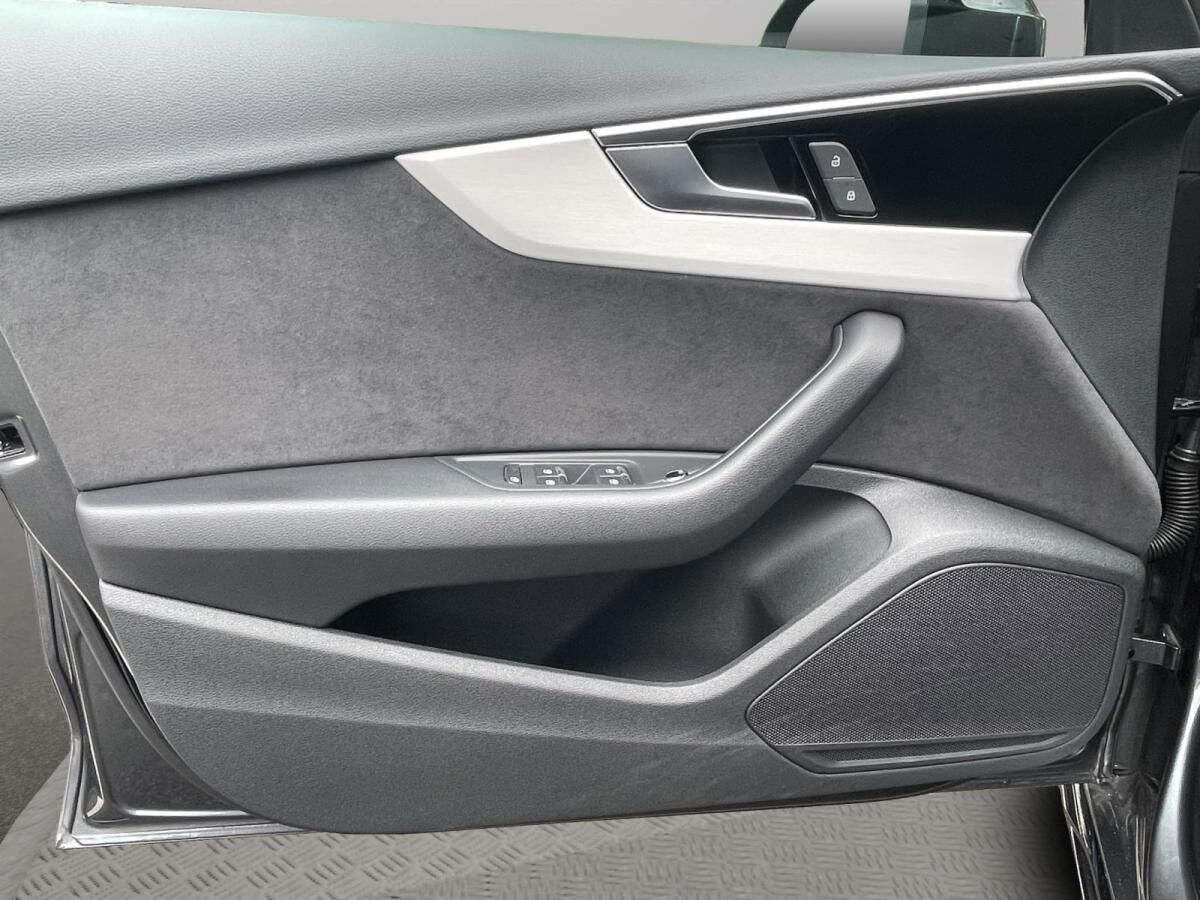 Audi A4 Av. 45 TFSI qu. S line Matrix Pano Navi PDC