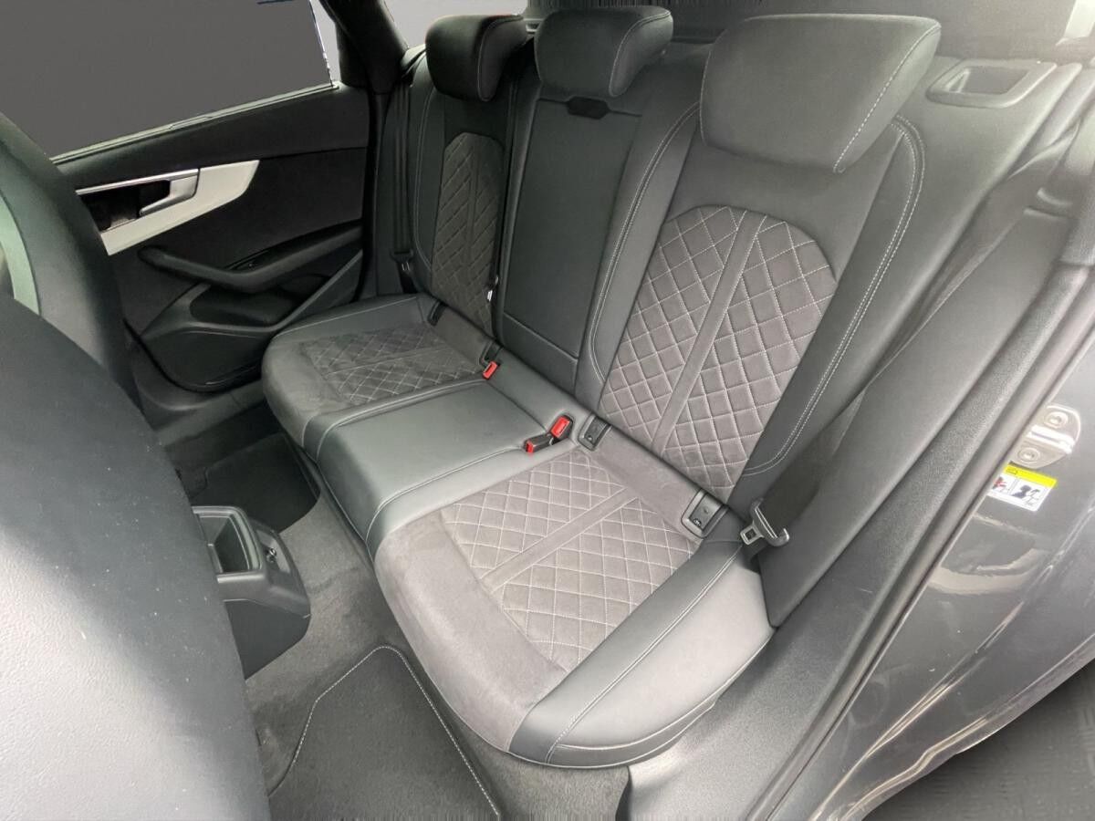 Audi A4 Av. 45 TFSI qu. S line Matrix Pano Navi PDC