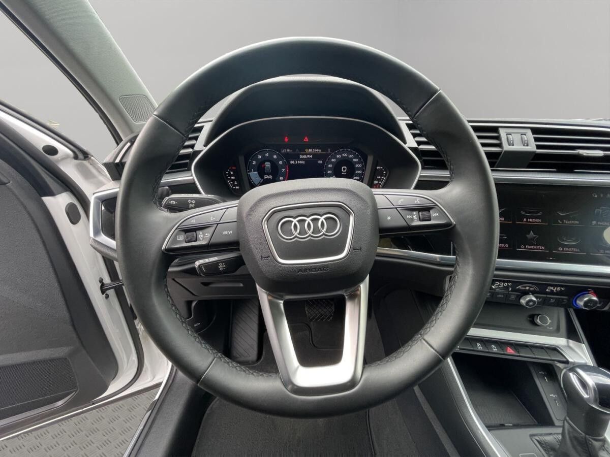 Audi Q3 35 TFSI S line LED PDC CarPlay