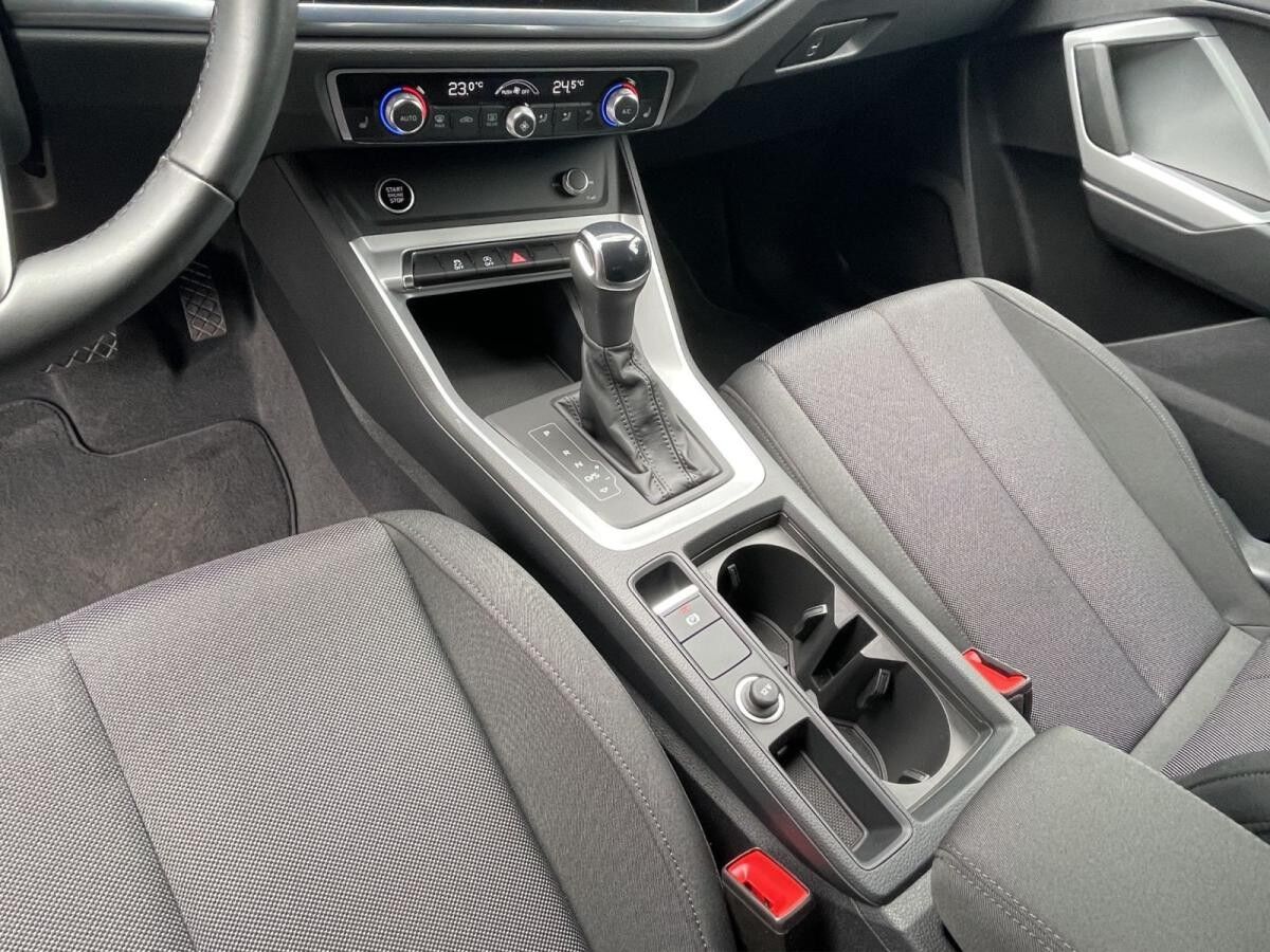 Audi Q3 35 TFSI S line LED PDC CarPlay