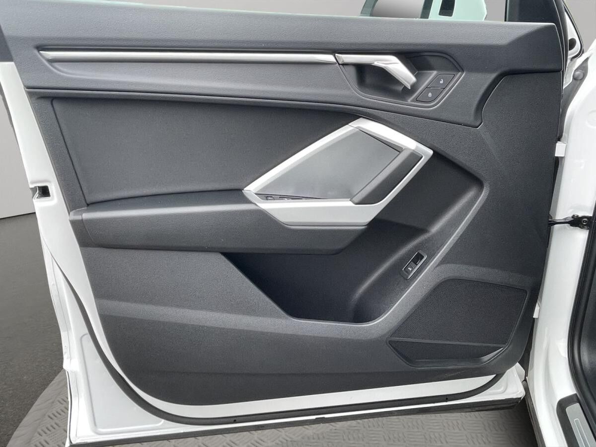 Audi Q3 35 TFSI S line LED PDC CarPlay