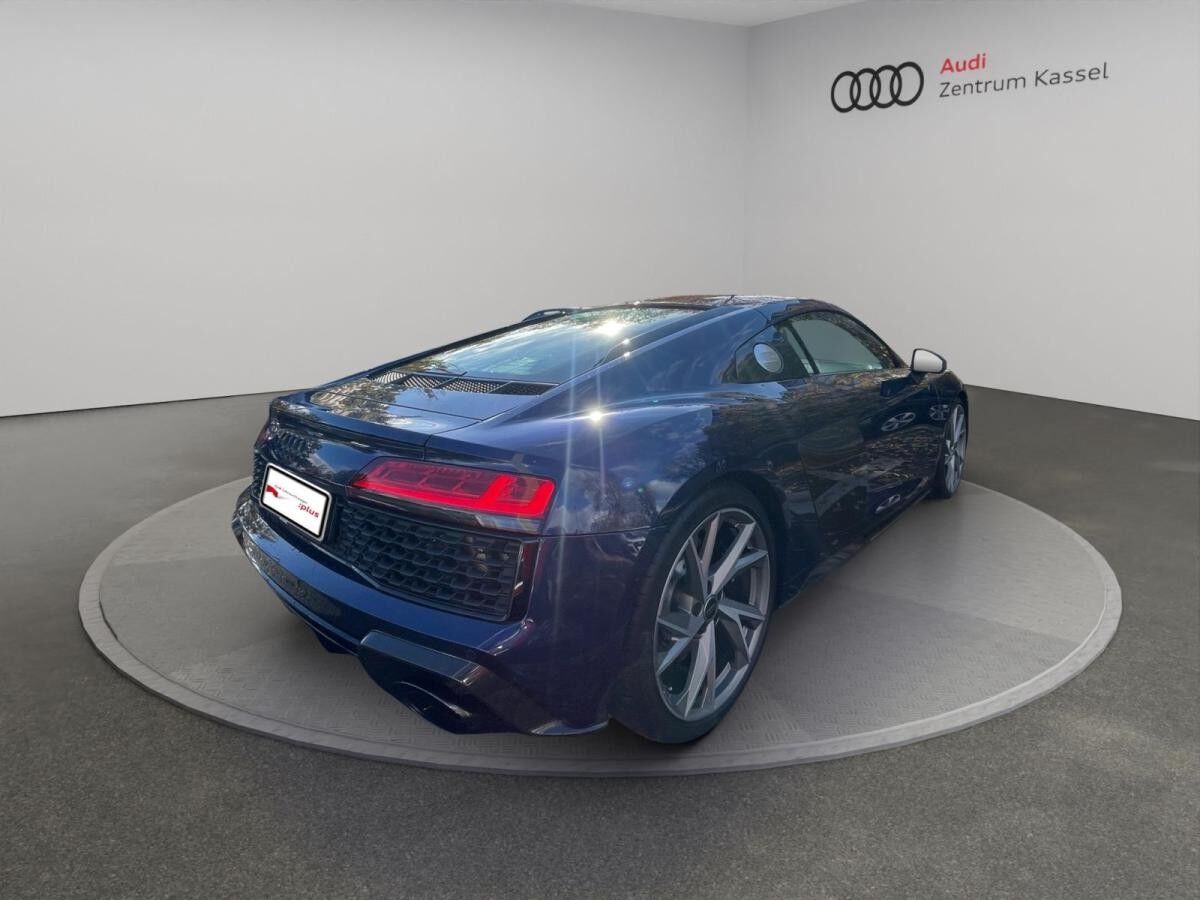 Audi R8 Coupe V10 performance RWD LED B&O Kam. Carbon