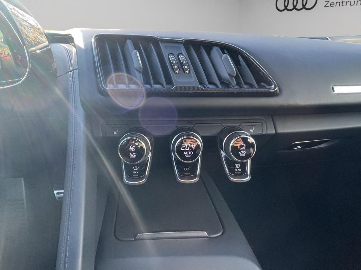 Audi R8 Coupe V10 performance RWD LED B&O Kam. Carbon