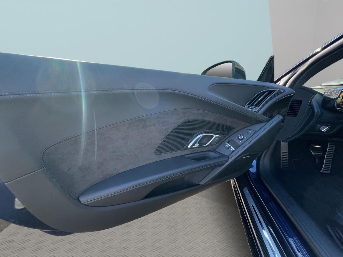 Audi R8 Coupe V10 performance RWD LED B&O Kam. Carbon