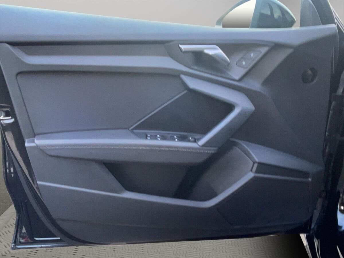 Audi A3 Limousine 35 TDI LED Navi AHK Teilleder