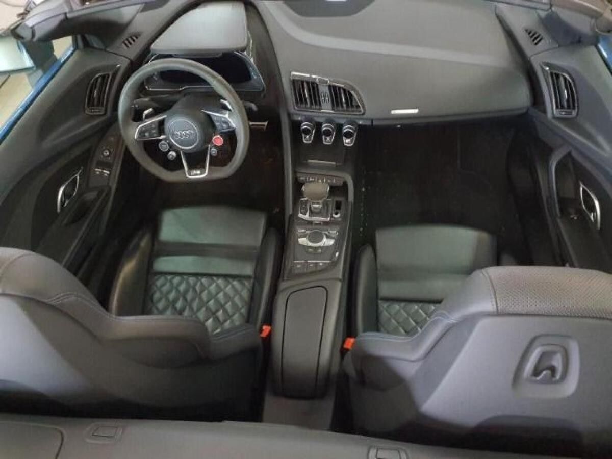 Audi R8 Spyder V10 perf. qu. Laser B&O Kamera Keramik