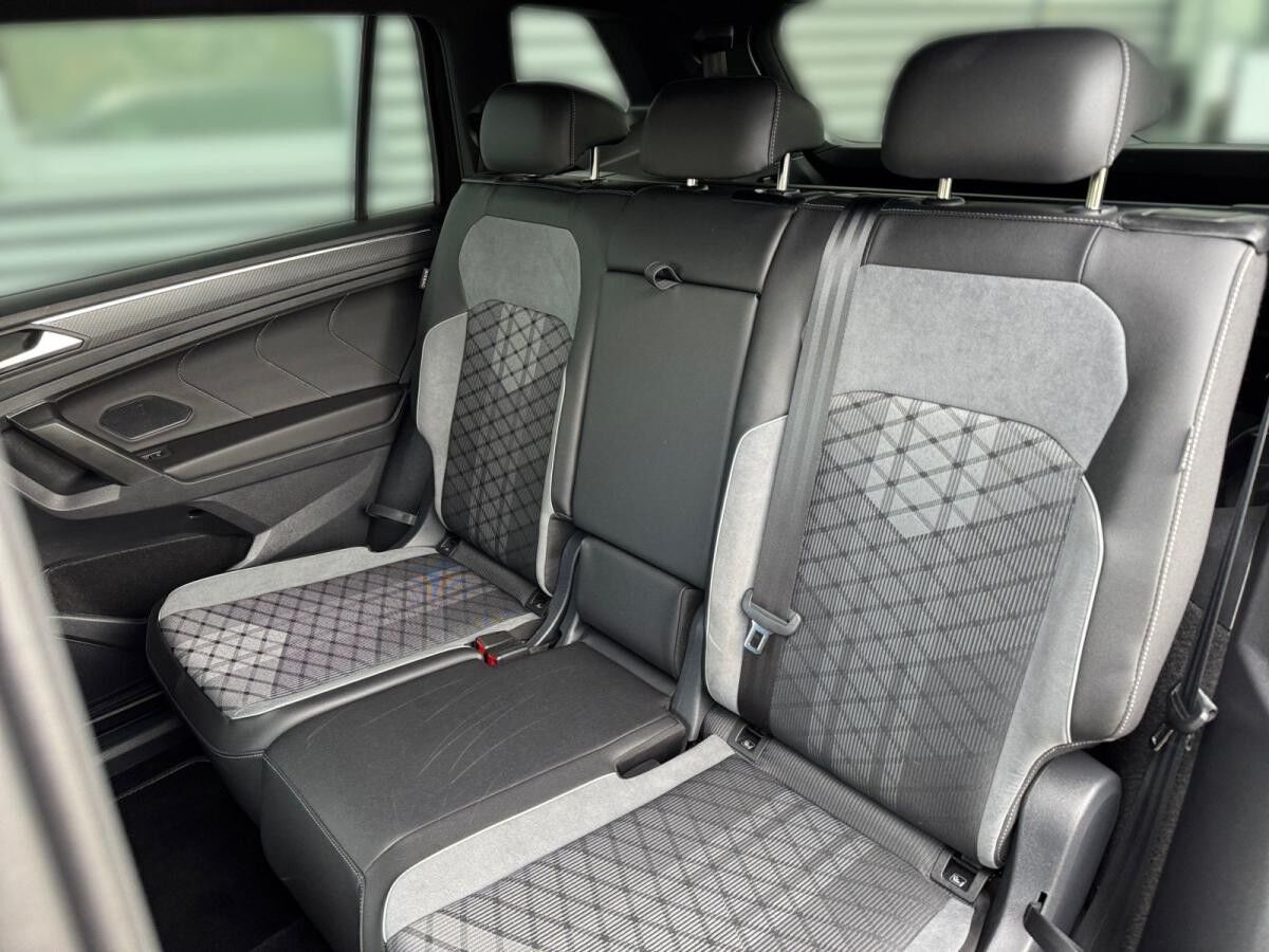 Volkswagen Tiguan Allspace R-Line 2.0TDI 4M 7-SITZE AHK STANDH