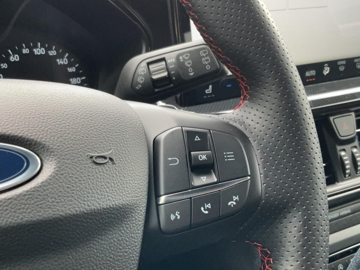Ford Focus ST-Line Turnier Automatik Bluetooth-Navi LED