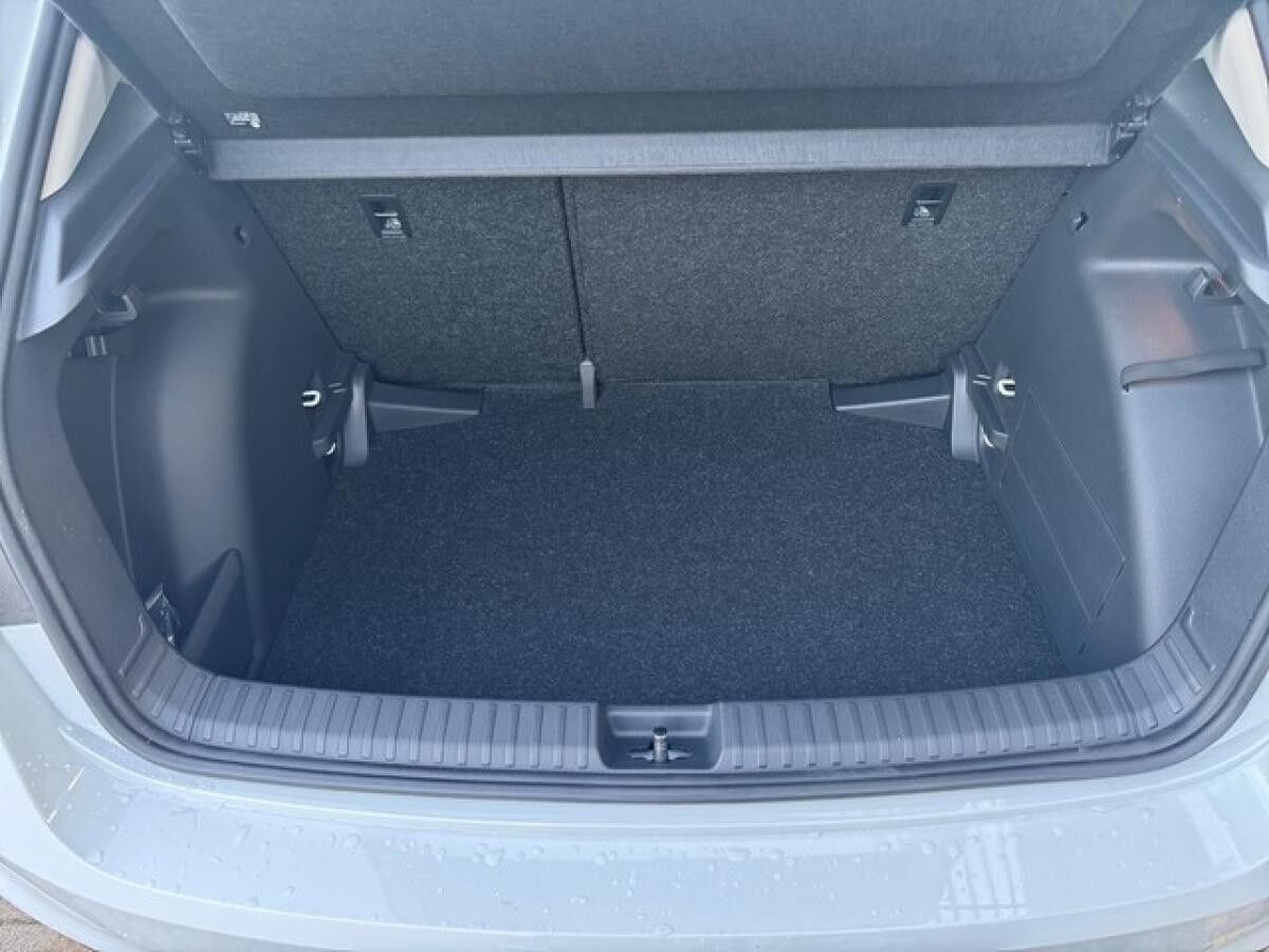 Skoda Fabia 1.0 TSI DSG Selection +SHZ+PDC+GRA+LED+KLIMA+