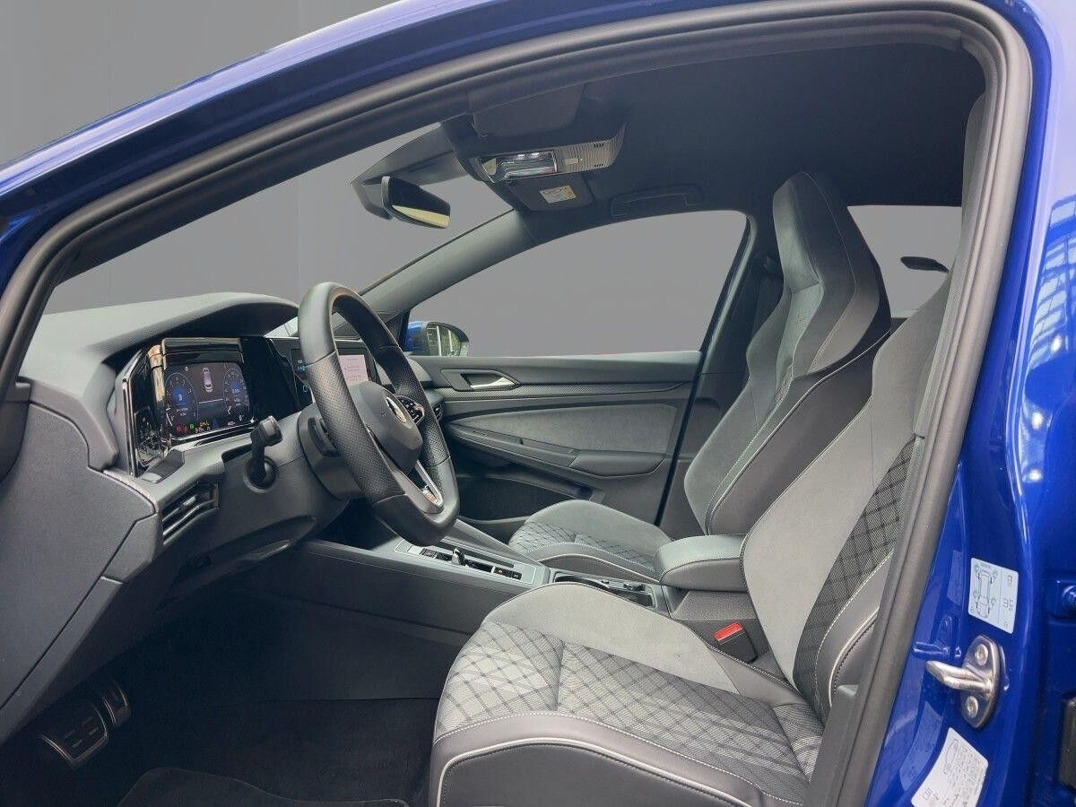 Volkswagen Golf VIII R-Line 2.0 TSI DSG KAMERA/ACC/LED/NAVI