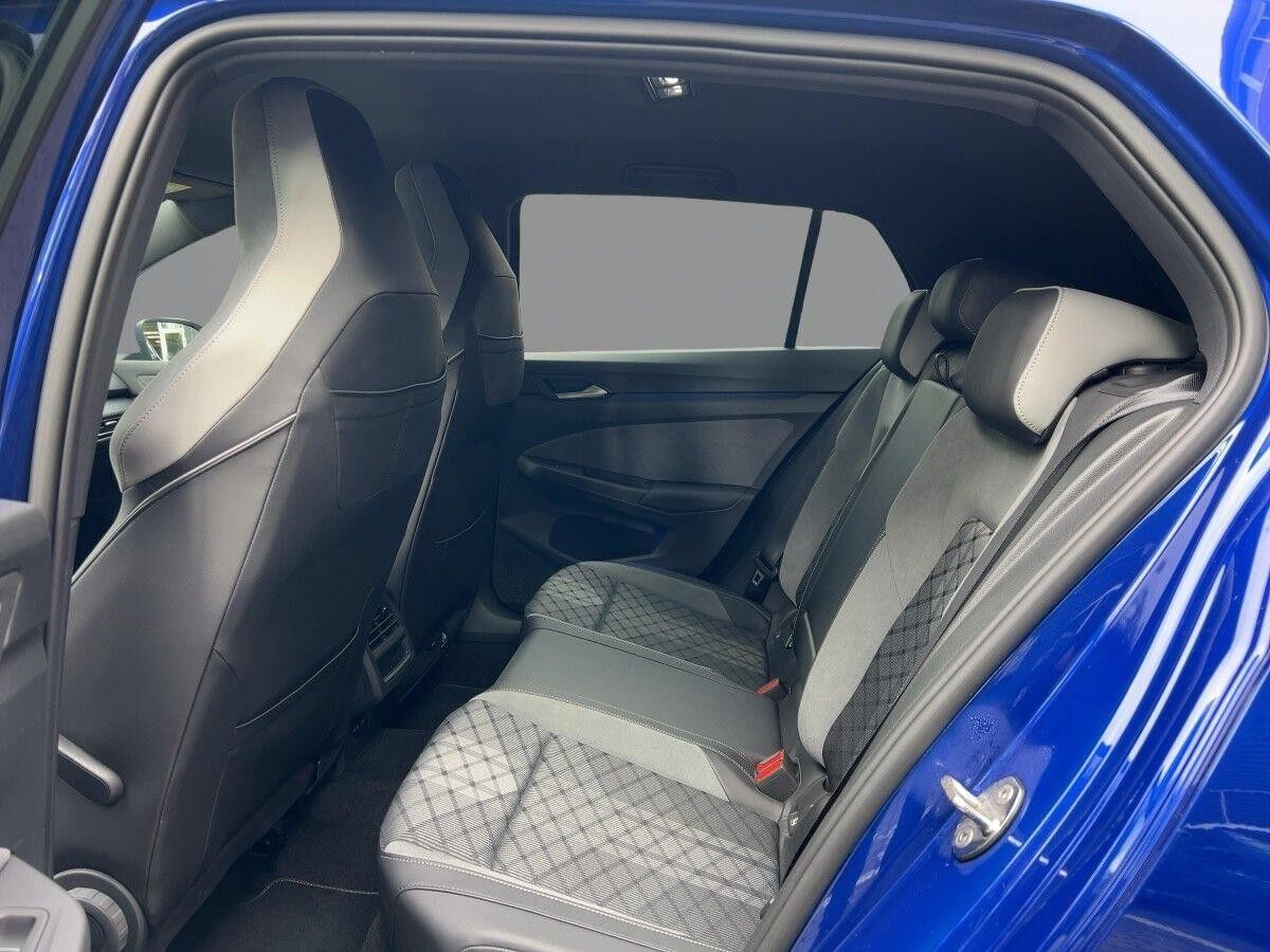 Volkswagen Golf VIII R-Line 2.0 TSI DSG KAMERA/ACC/LED/NAVI