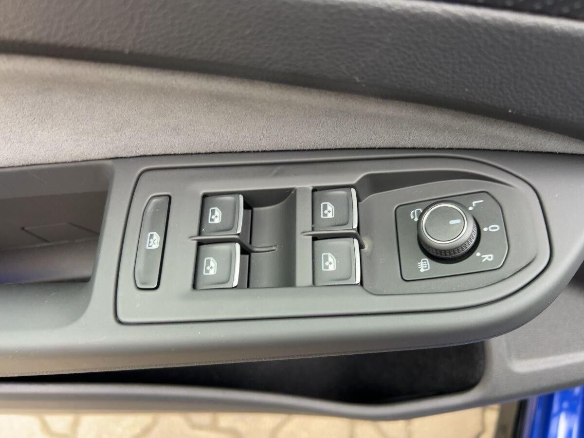 Volkswagen Golf VIII R-Line 2.0 TSI DSG KAMERA/ACC/LED/NAVI