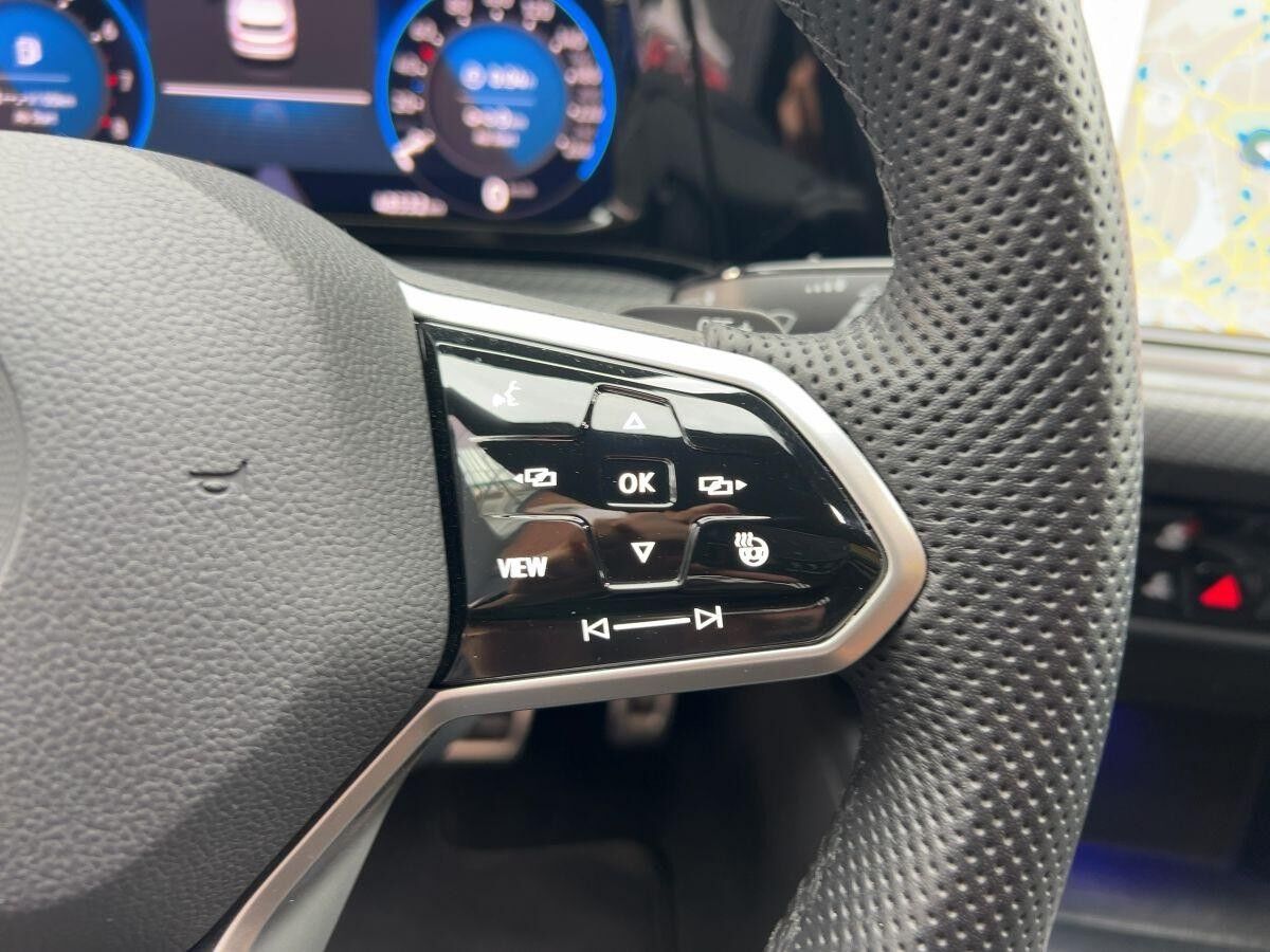 Volkswagen Golf VIII R-Line 2.0 TSI DSG KAMERA/ACC/LED/NAVI