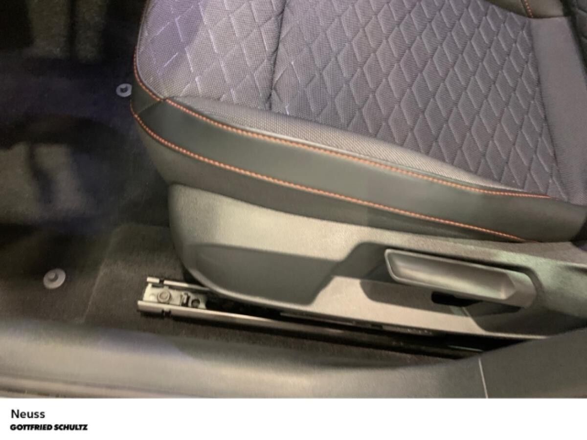 Seat Leon Sportstourer FR TDI DSG AHK NAVI SITZHEIZUNG EINPARKHILFE