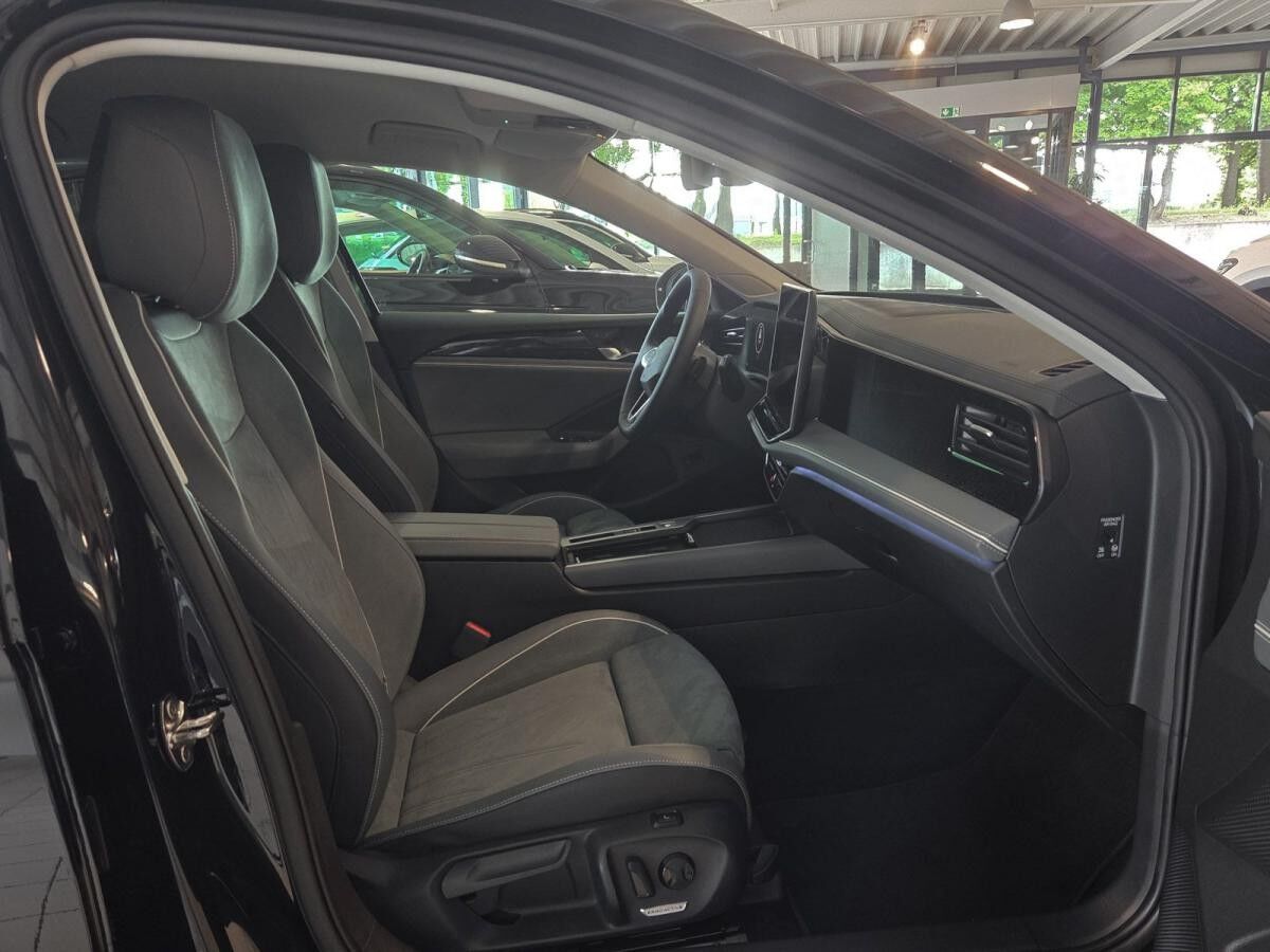 Volkswagen Passat Variant 1.5 eTSI DSG Business Navi ParkAssist Volkswagen Passat Variant 1.5 eTSI DSG Business Navi ParkAssist