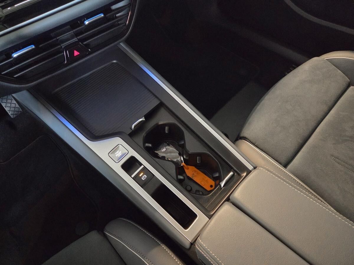 Volkswagen Passat Variant 1.5 eTSI DSG Business Navi ParkAssist Volkswagen Passat Variant 1.5 eTSI DSG Business Navi ParkAssist