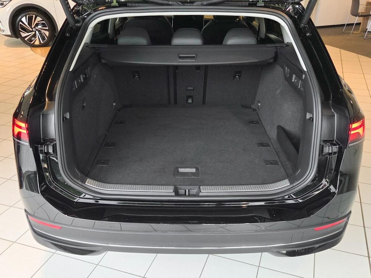 Volkswagen Passat Variant 1.5 eTSI DSG Business Navi ParkAssist Volkswagen Passat Variant 1.5 eTSI DSG Business Navi ParkAssist