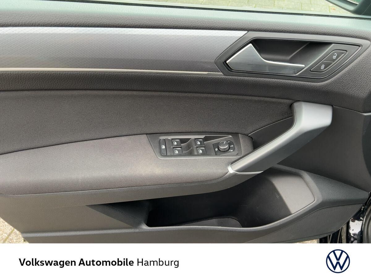 Volkswagen Touran 1.5 TSI DSG Panoramadach Sitzheizung PDC