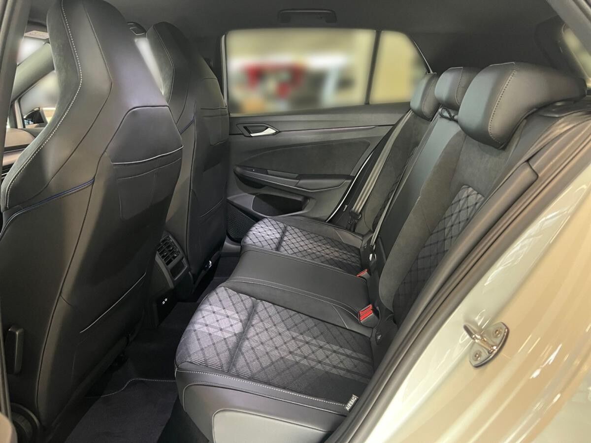 Volkswagen Golf R-Line 1.5 eTSI DSG AHK Head-Up Black-Style