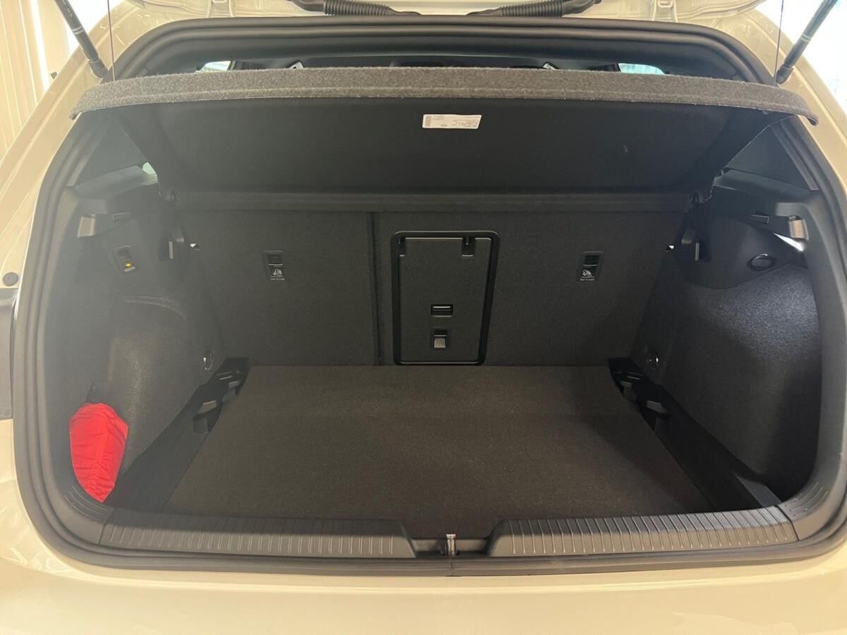 Volkswagen Golf R-Line 1.5 eTSI DSG AHK Head-Up Black-Style