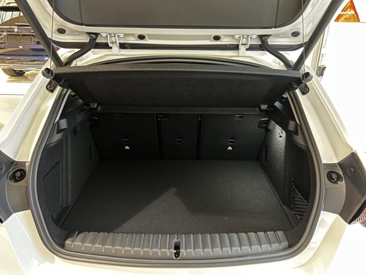 BMW 120 M Design - Lenkradheizung - Anhängerkupplung  - BMW Niere Iconic Glow