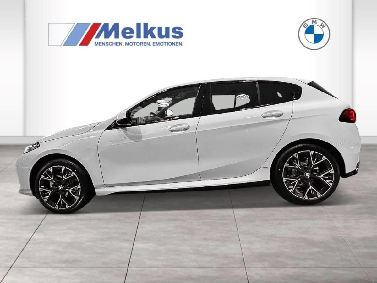 BMW 120 M Design - Lenkradheizung - Anhängerkupplung  - BMW Niere Iconic Glow