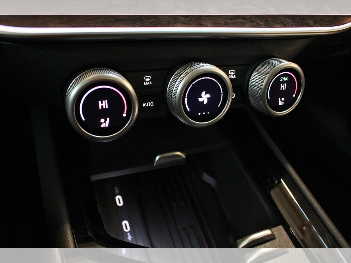 Skoda Superb Combi L&K 1.5 TSI iV HuD|AHK|ACC|Cam360