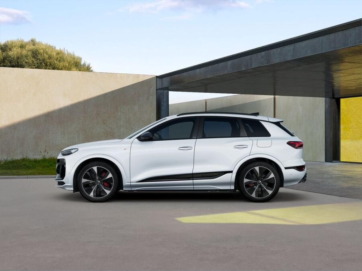 Audi Q6 e-tron performance 225 kW S-line 0,25% VERSTEUERUNG + TECH PLUS + PANO + AHK + 21 ZOLL + KOMFORTPAKET PLUS
