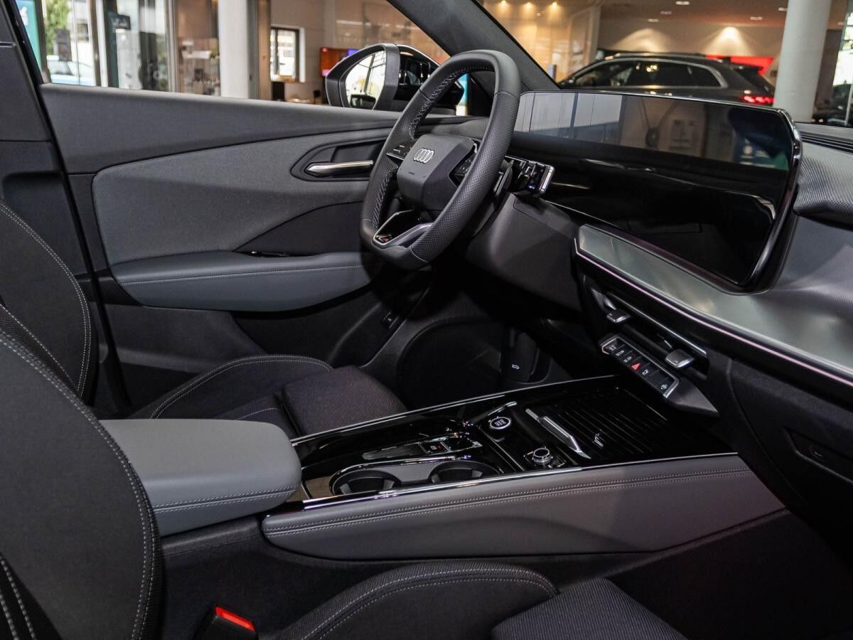 Audi Q3 SUV TFSI S tronic S-Line Tech-Plus Dynamik