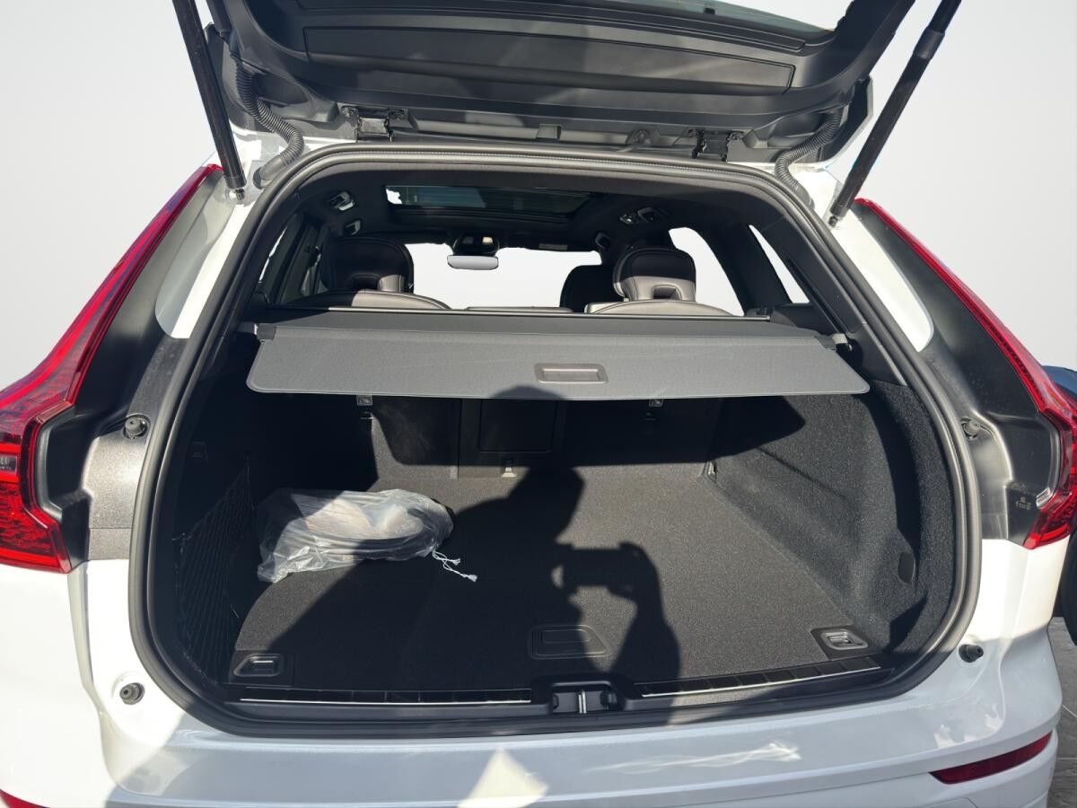 Volvo XC60 Plus Black Edition 2026 T8 AWD