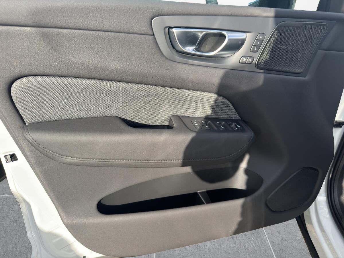 Volvo XC60 Plus Black Edition 2026 T8 AWD