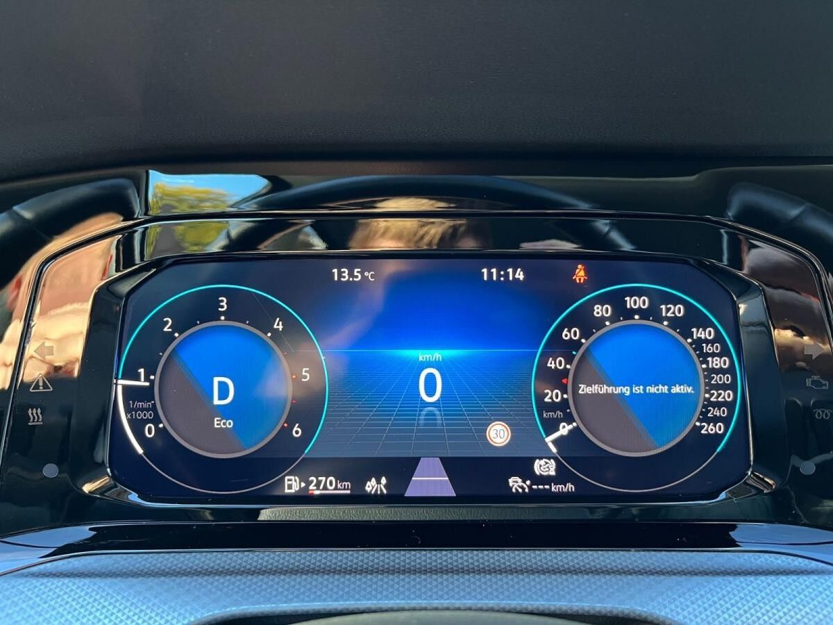 Volkswagen Golf VIII Active 2.0 TDI DSG / Pano, Matrix, AHK