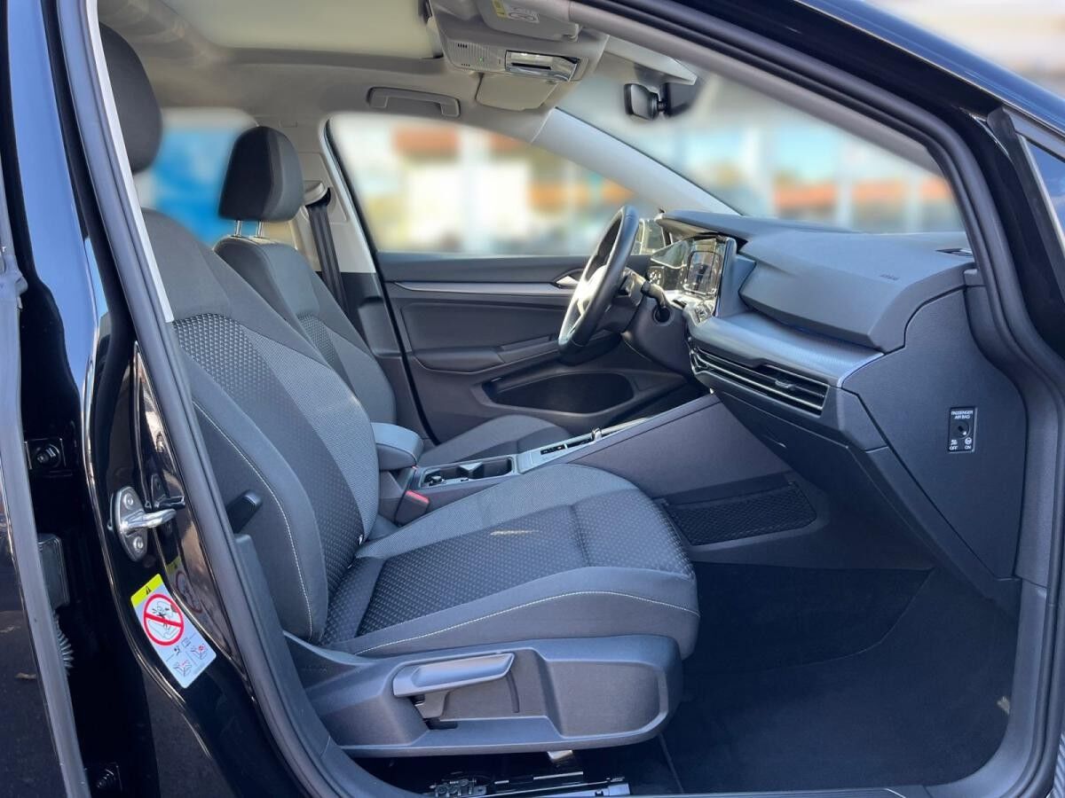 Volkswagen Golf VIII Active 2.0 TDI DSG / Pano, Matrix, AHK