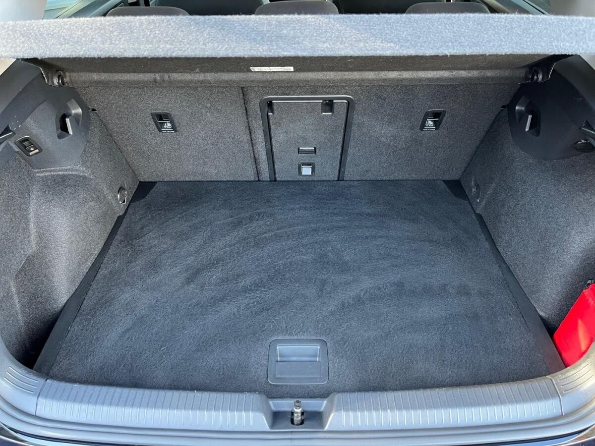 Volkswagen Golf VIII Active 2.0 TDI DSG / Pano, Matrix, AHK