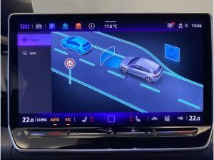 Volkswagen Golf VIII 1.5 eTSI R-Line *Pano*DSG*Navi*PDC