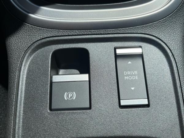 Jeep Avenger Altitude Automatik VORLAUF ALLWETTER+PDC+KAMERA+CARPLAY+SHZ