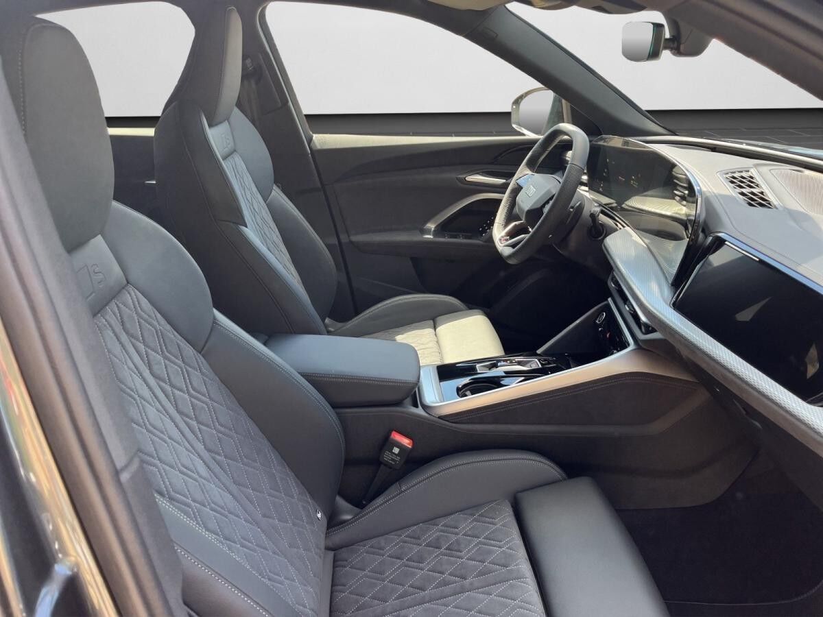 Audi Q5 Sportback TFSI quattro S tronic Audi Q5 Sportback TFSI quattro S tronic
