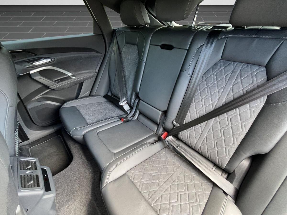 Audi Q5 Sportback TFSI quattro S tronic Audi Q5 Sportback TFSI quattro S tronic