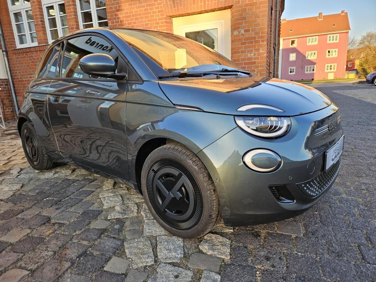 Fiat 500e Giorgio Armani - Vollausstattung - Panoramadach - JBL