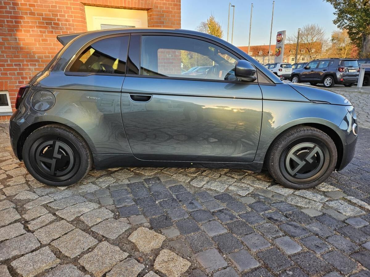 Fiat 500e Giorgio Armani - Vollausstattung - Panoramadach - JBL