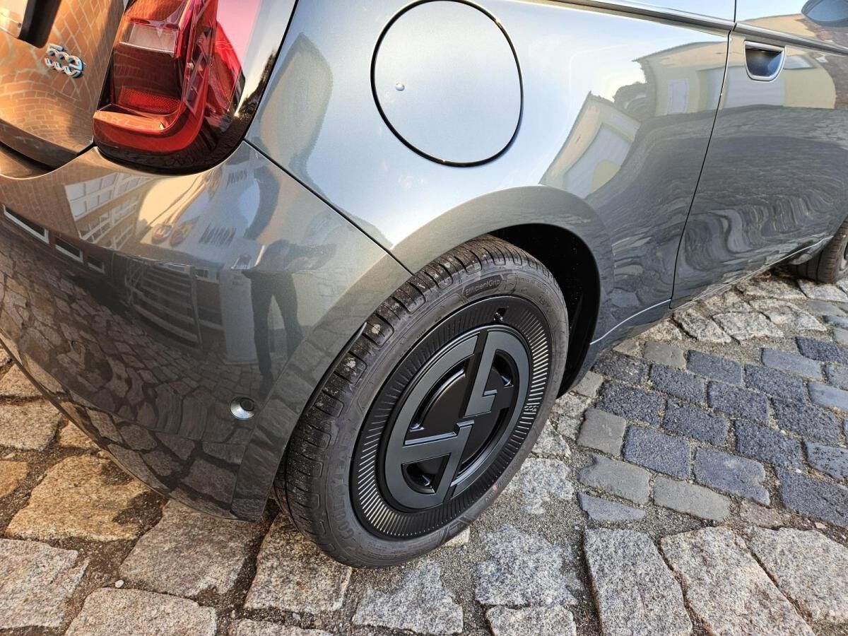 Fiat 500e Giorgio Armani - Vollausstattung - Panoramadach - JBL