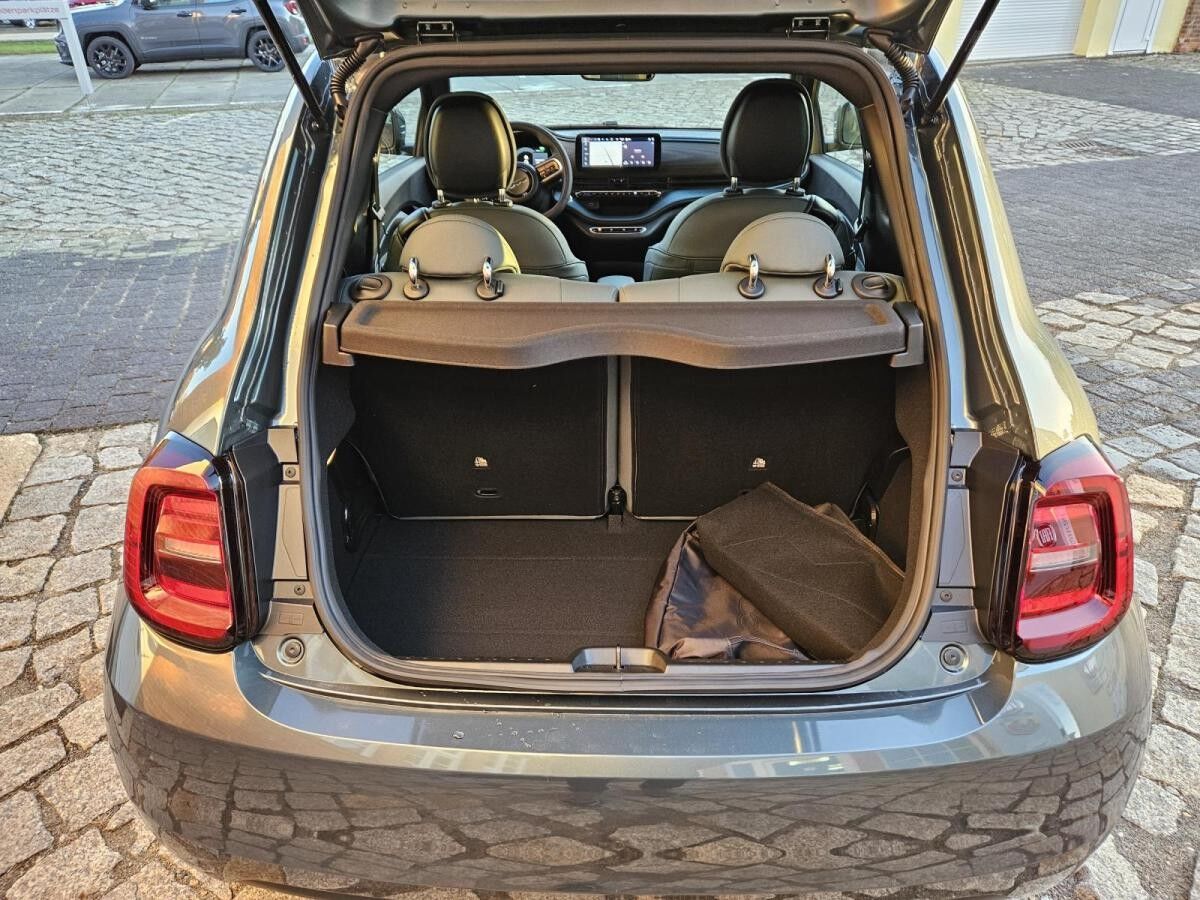 Fiat 500e Giorgio Armani - Vollausstattung - Panoramadach - JBL