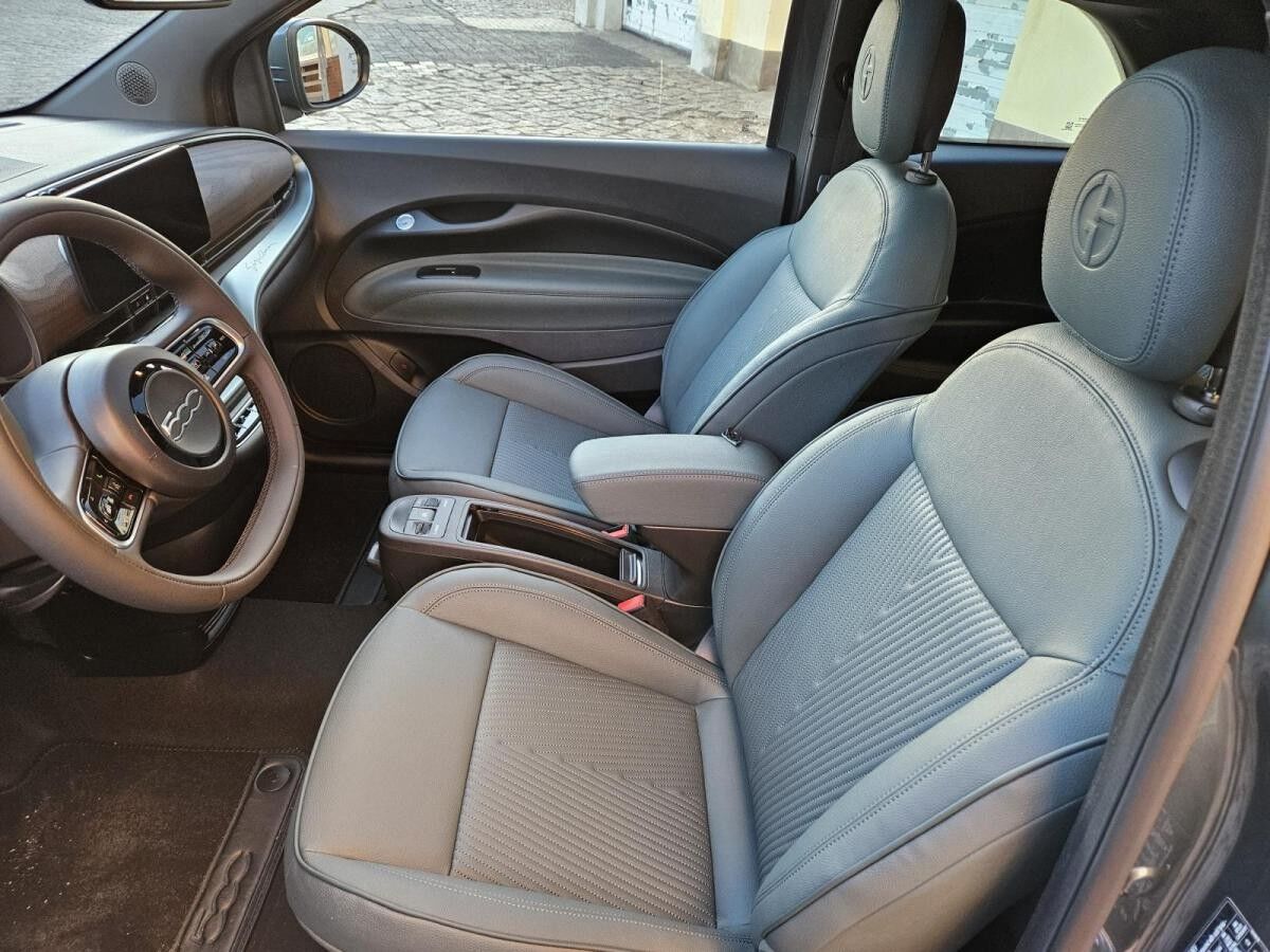 Fiat 500e Giorgio Armani - Vollausstattung - Panoramadach - JBL