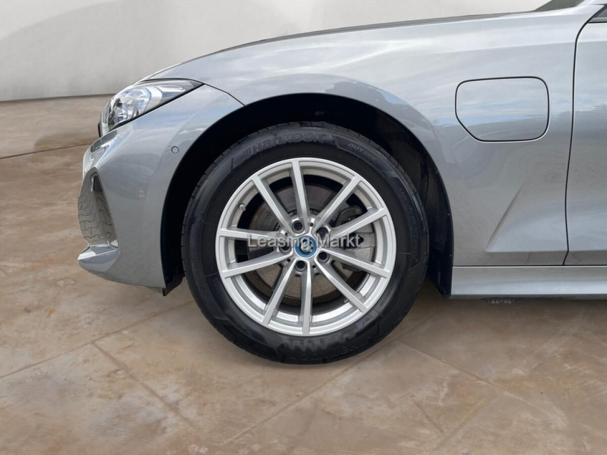 BMW 330 e Limousine / NP= 71.050,- / Adapt. LED /