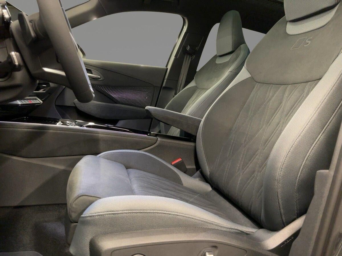 Audi Q3 TFSI quattro S tronic Audi Q3 TFSI quattro S tronic