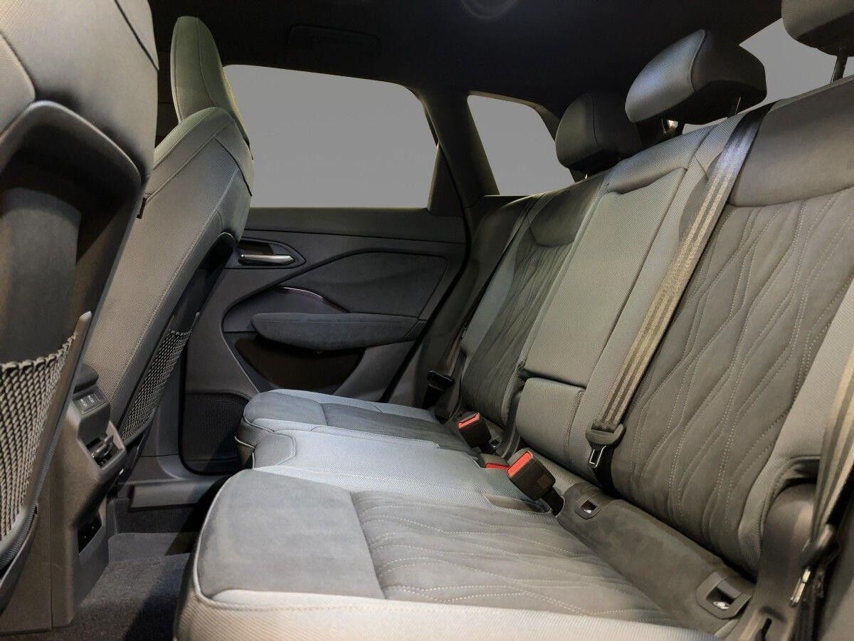 Audi Q3 TFSI quattro S tronic Audi Q3 TFSI quattro S tronic